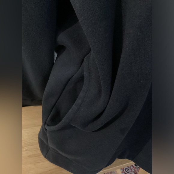 Atheleta cozy sweater. Color black. Size L - Picture 3 of 8